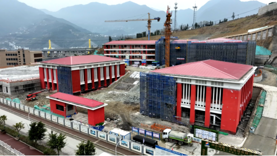 冲刺竣工倒计时-兴山县第二实验小学主体施工完成，精装修过半